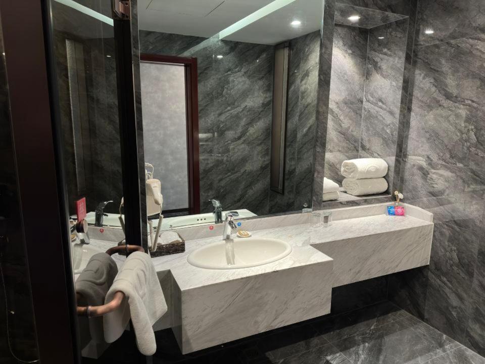 Beijing Jingyi Hotel Buitenkant foto