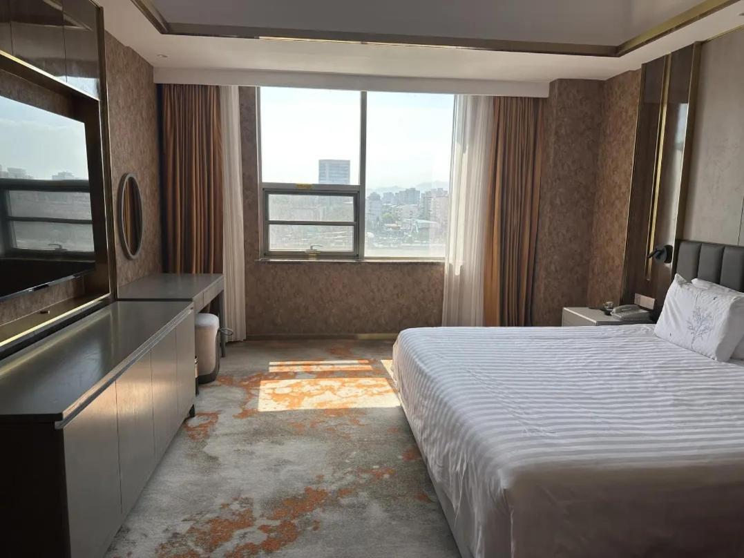 Beijing Jingyi Hotel Buitenkant foto